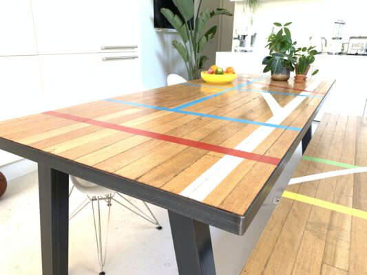 Sportvloertafel met zwart stalen rand
