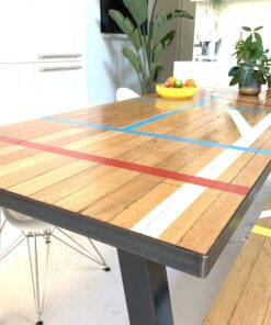 Sportvloertafel met zwart stalen rand