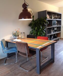 Sportvloertafel met zwart stalen rand