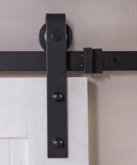 schuifdeursysteem met zwart stalen rol voor loftdeur