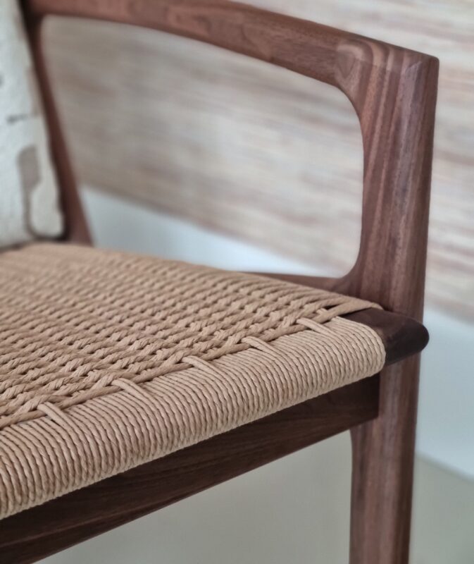 loungestoel notenhout met deens koord